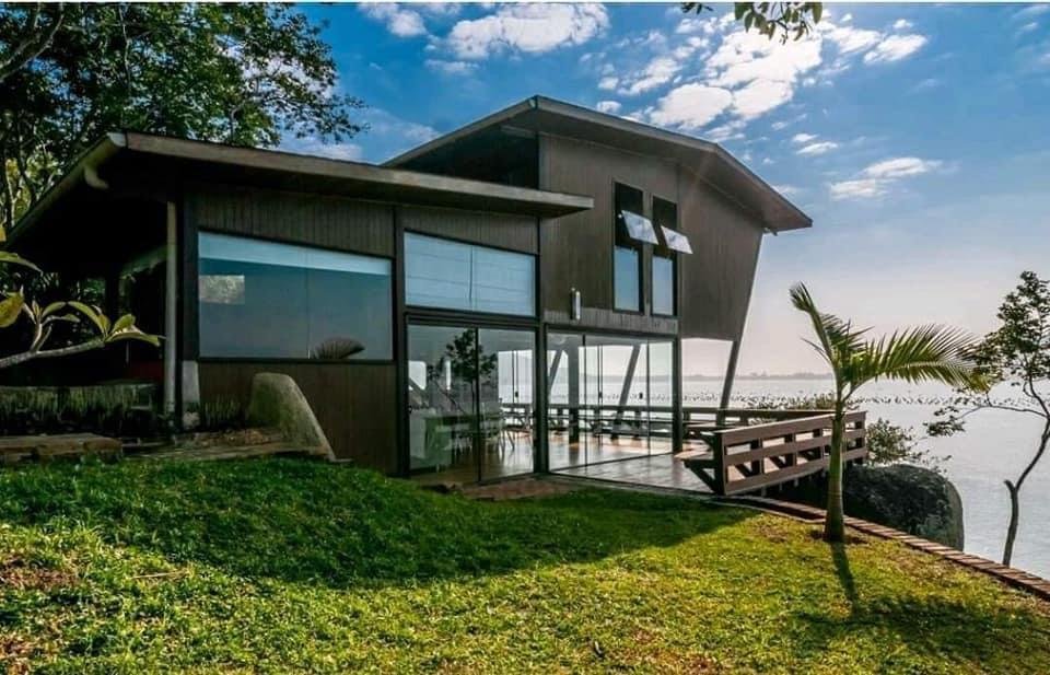Casa com Praia Privativa Vista Eterna Frente Mar