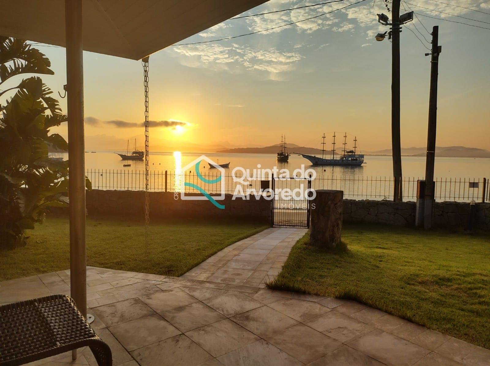 Casa frente mar Baia dos Golfinhos